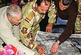 IDA staff in theatre discussing the 2004 Battle of Fallujah with Iraqi commandoes